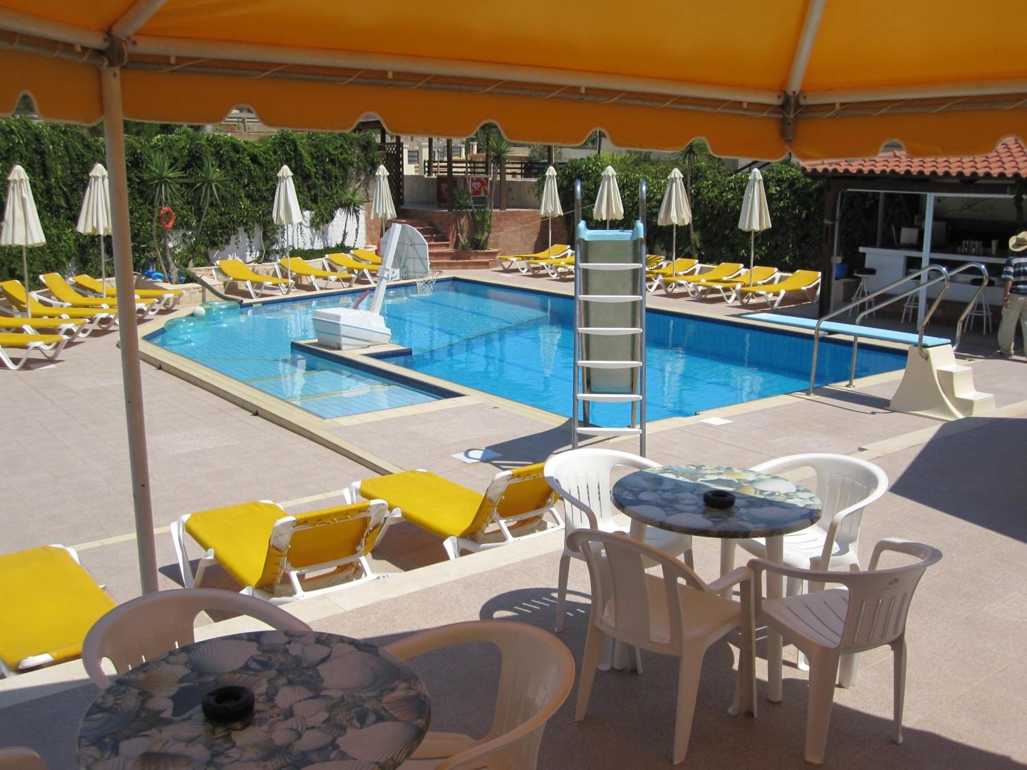 Amazones Villas Apartments Hersonissos  Exterior photo